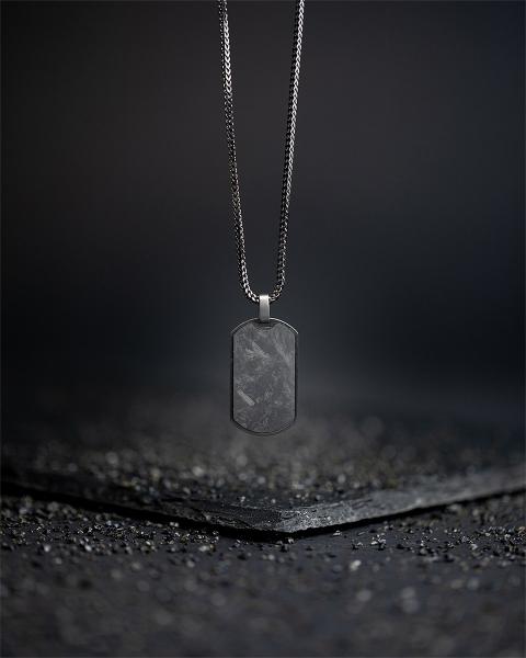 2 mm dunkel plattierte Fuchsschwanz-Halskette mit Anhänger aus geschmiedetem Karbon - Bellum Black